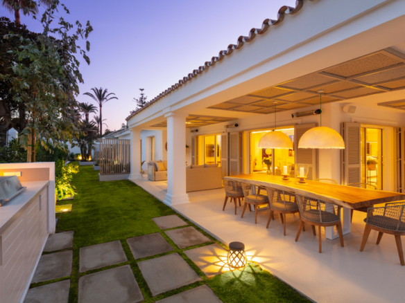Golden Mile  – 5B Beachfront Villa – For Rent