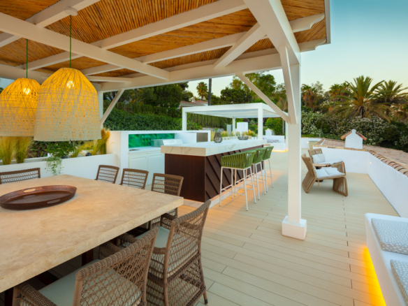Golden Mile  – 5B Beachfront Villa – For Rent