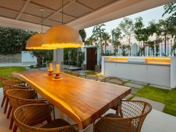 Golden Mile  – 5B Beachfront Villa – For Rent