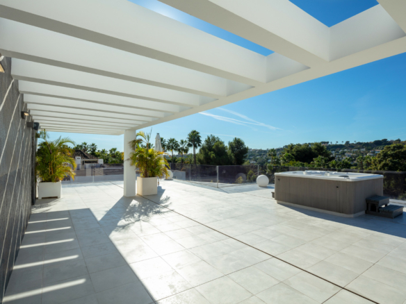 SOLD – Nueva Andalucia -Modern 5B Villa – Central – Key ready
