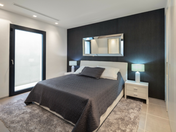 SOLD – Nueva Andalucia -Modern 5B Villa – Central – Key ready