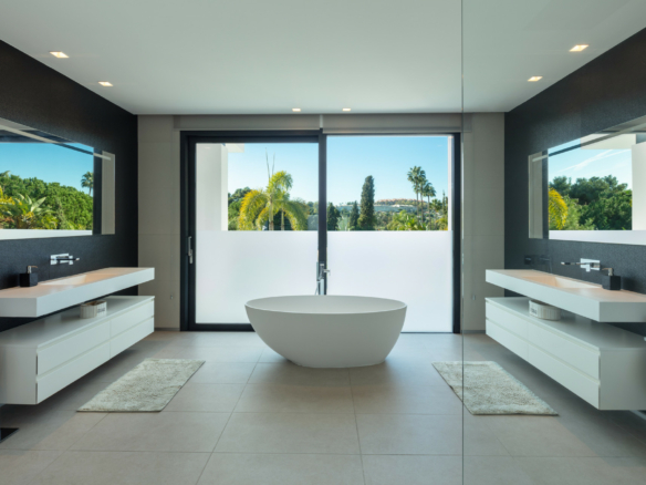 SOLD – Nueva Andalucia -Modern 5B Villa – Central – Key ready