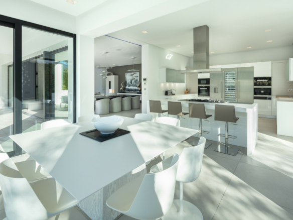 SOLD – Nueva Andalucia -Modern 5B Villa – Central – Key ready