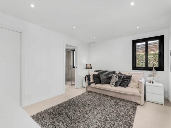 San Pedro -4B Townhouse – Turn Key -Near Facilities