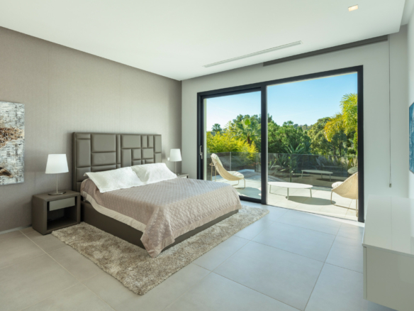 SOLD – Nueva Andalucia -Modern 5B Villa – Central – Key ready