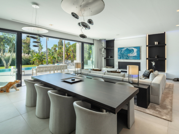 SOLD – Nueva Andalucia -Modern 5B Villa – Central – Key ready