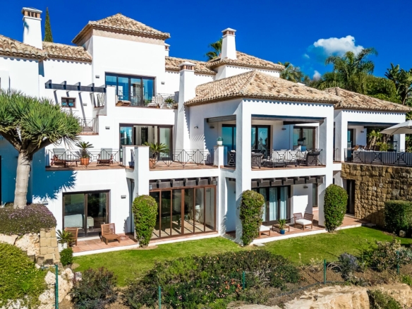 🌟 For Sale & Rent | Villa  La Quinta – Modern Luxury Retreat 🏡