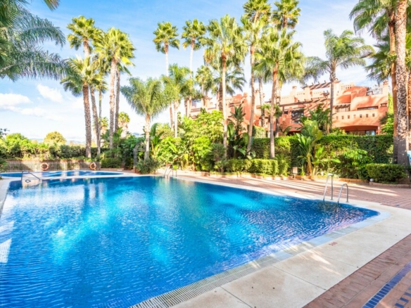Golden Mile  – 3B Townhouse – Gated – Tropical Gardens