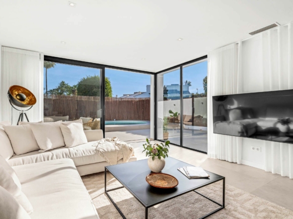 San Pedro -4B Townhouse – Turn Key -Near Facilities
