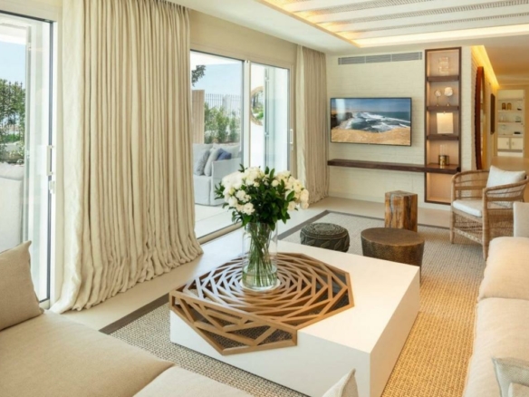 Golden Mile  – 5B Beachfront Villa – For Rent