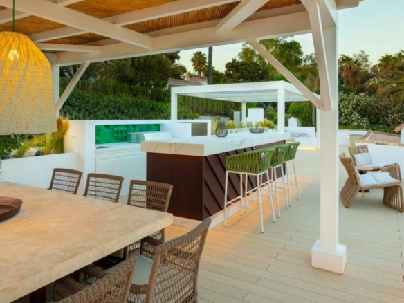 Golden Mile  – 5B Beachfront Villa – For Rent