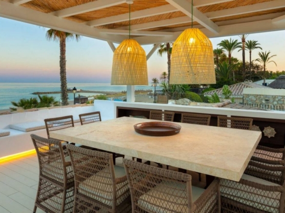 Golden Mile  – 5B Beachfront Villa – For Rent