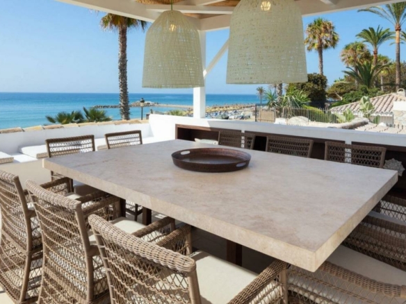 Golden Mile  – 5B Beachfront Villa – For Rent