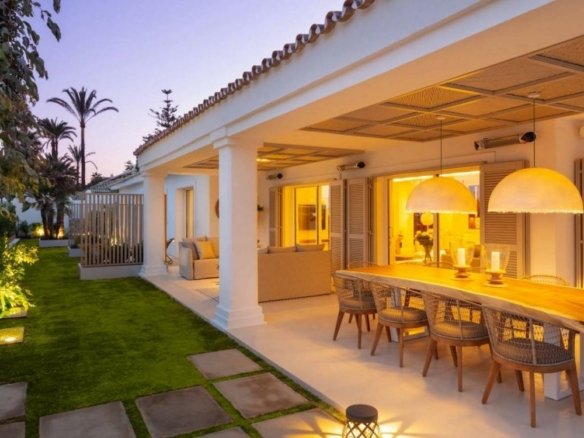 Golden Mile  – 5B Beachfront Villa – For Rent