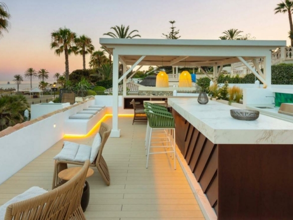 Golden Mile  – 5B Beachfront Villa – For Rent