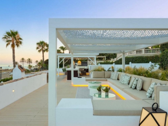 Golden Mile  – 5B Beachfront Villa – For Rent