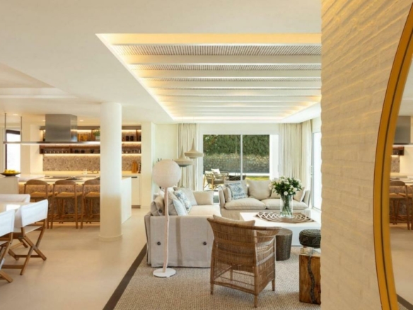 Golden Mile  – 5B Beachfront Villa – For Rent