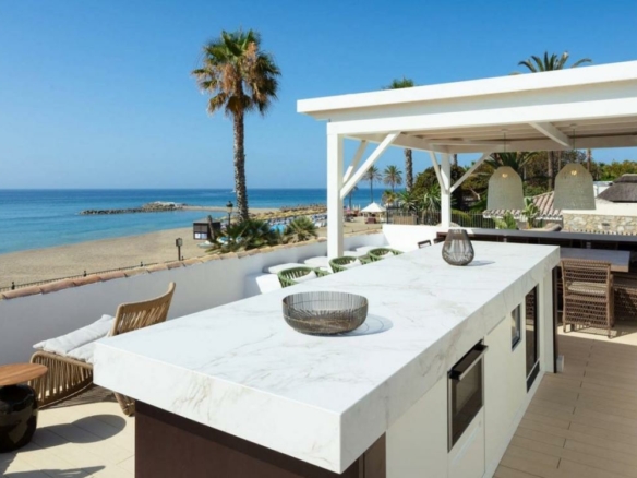 Golden Mile  – 5B Beachfront Villa – For Rent
