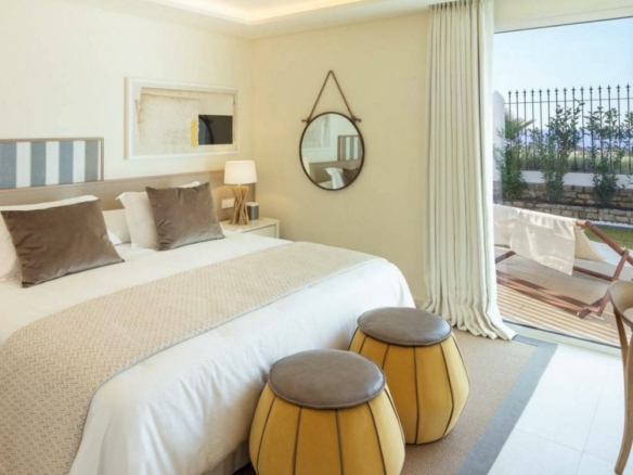 Golden Mile  – 5B Beachfront Villa – For Rent