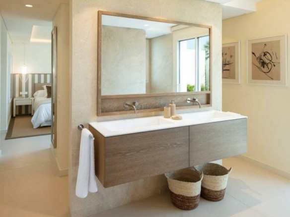 Golden Mile  – 5B Beachfront Villa – For Rent