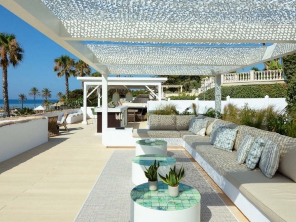 Golden Mile  – 5B Beachfront Villa – For Rent