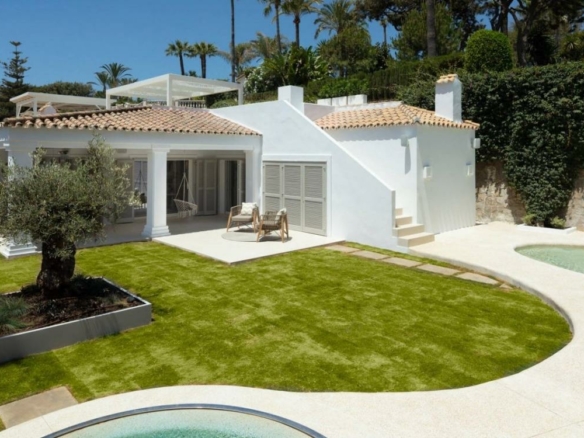 Golden Mile  – 5B Beachfront Villa – For Rent