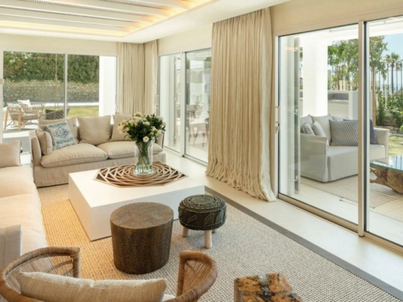 Golden Mile  – 5B Beachfront Villa – For Rent