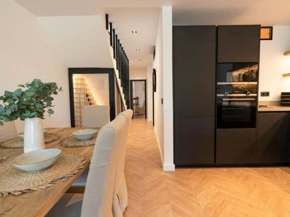 Nueva Andalucia – 3B Townhouse -1st Line Golf – Key ready