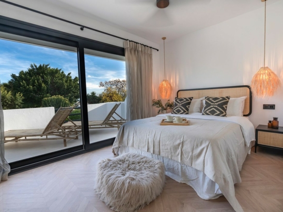 Nueva Andalucia – 3B Townhouse -1st Line Golf – Key ready