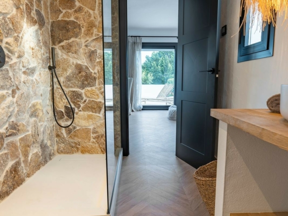 Nueva Andalucia – 3B Townhouse -1st Line Golf – Key ready
