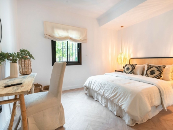 Nueva Andalucia – 3B Townhouse -1st Line Golf – Key ready
