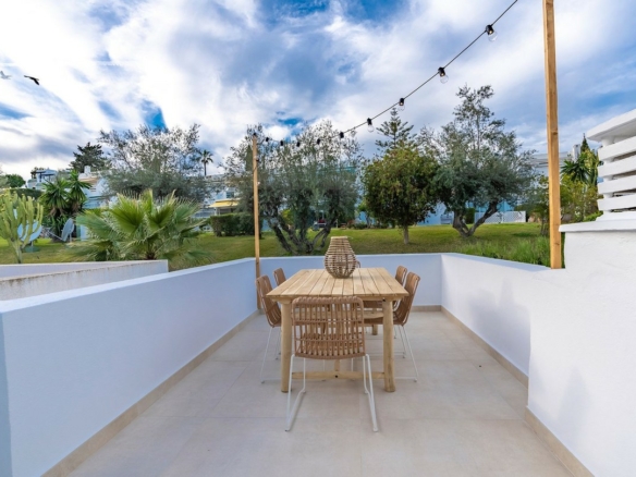Nueva Andalucia – 3B Townhouse -1st Line Golf – Key ready