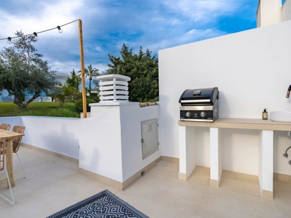 Nueva Andalucia – 3B Townhouse -1st Line Golf – Key ready