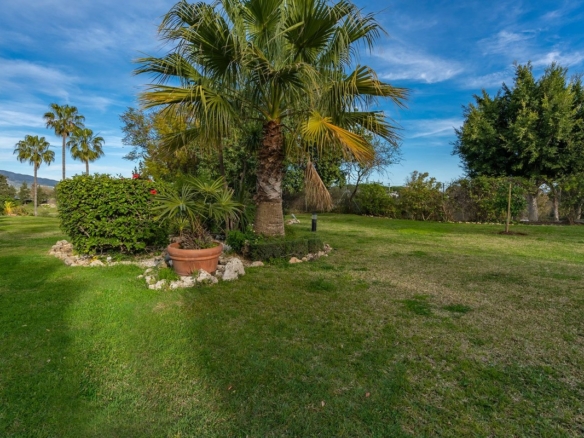 Nueva Andalucia – 3B Townhouse -1st Line Golf – Key ready