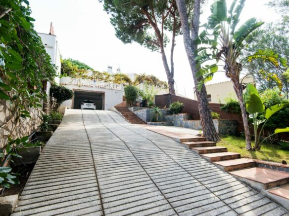 Marbella East – 3B Villa – Good Condition