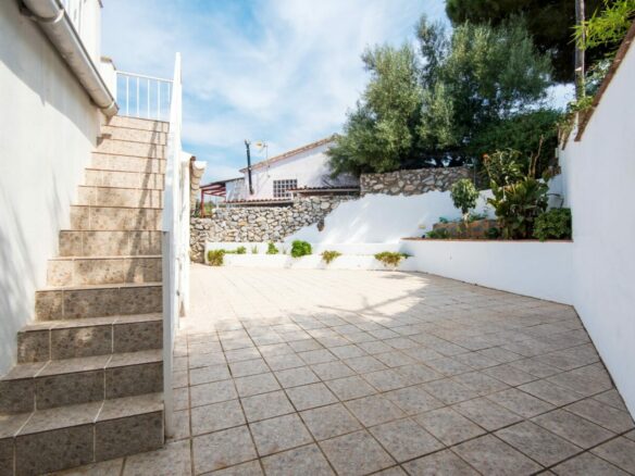 Marbella East – 3B Villa – Good Condition
