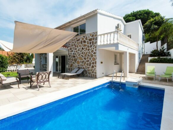 Marbella East – 3B Villa – Good Condition