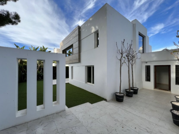 Nueva Andalucia – 4B Villa – Near Facilites