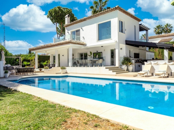 Nueva Andalucia -4B Villa – Reformed -Gated