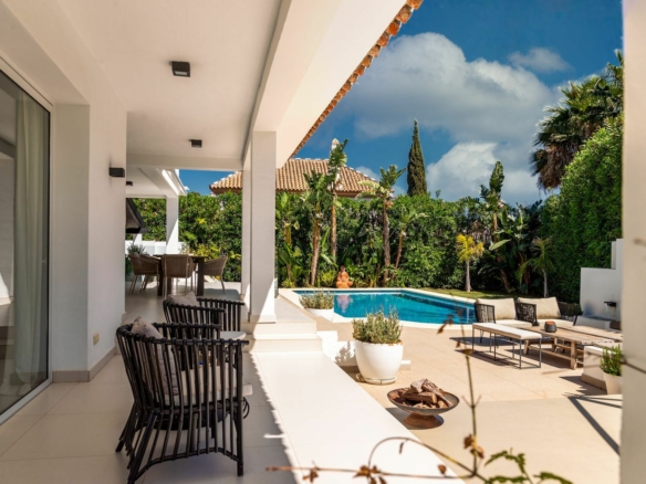 Nueva Andalucia -4B Villa – Reformed -Gated