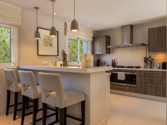 Nueva Andalucia -4B Villa – Reformed -Gated