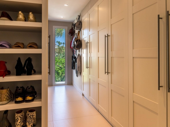 Nueva Andalucia -4B Villa – Reformed -Gated