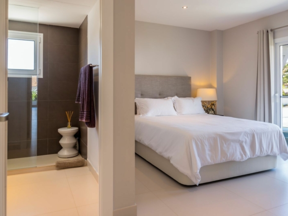 Nueva Andalucia -4B Villa – Reformed -Gated