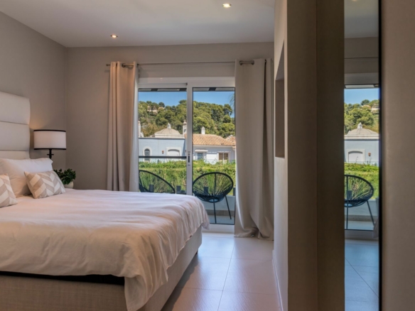 Nueva Andalucia -4B Villa – Reformed -Gated