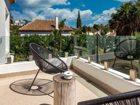 Nueva Andalucia -4B Villa – Reformed -Gated