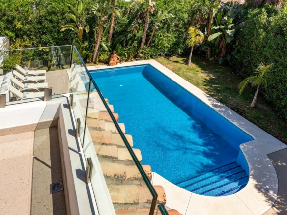 Nueva Andalucia -4B Villa – Reformed -Gated