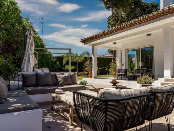 Nueva Andalucia -4B Villa – Reformed -Gated