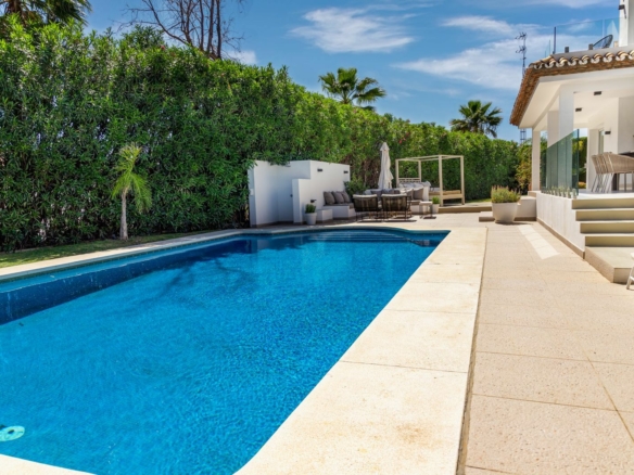 Nueva Andalucia -4B Villa – Reformed -Gated