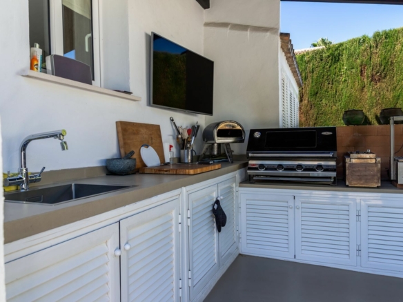 Nueva Andalucia -4B Villa – Reformed -Gated