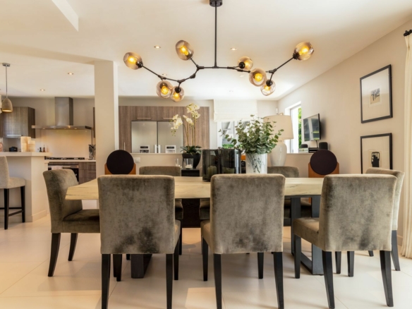 Nueva Andalucia -4B Villa – Reformed -Gated